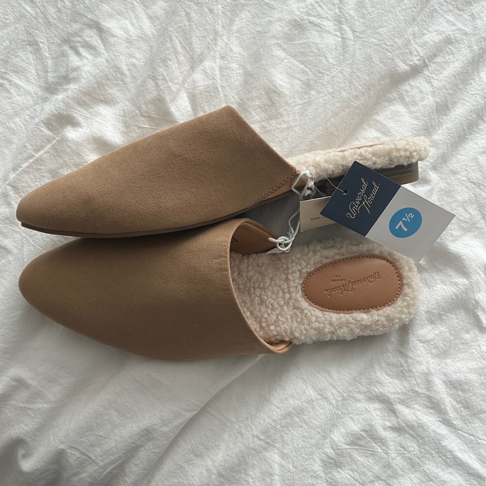 NWT Universal Thread Tan Pointed Mules